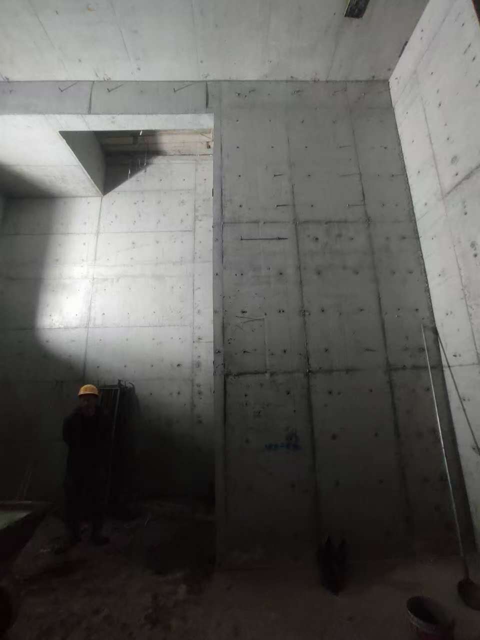 可克达拉墙上开槽钢筋断了有影响吗